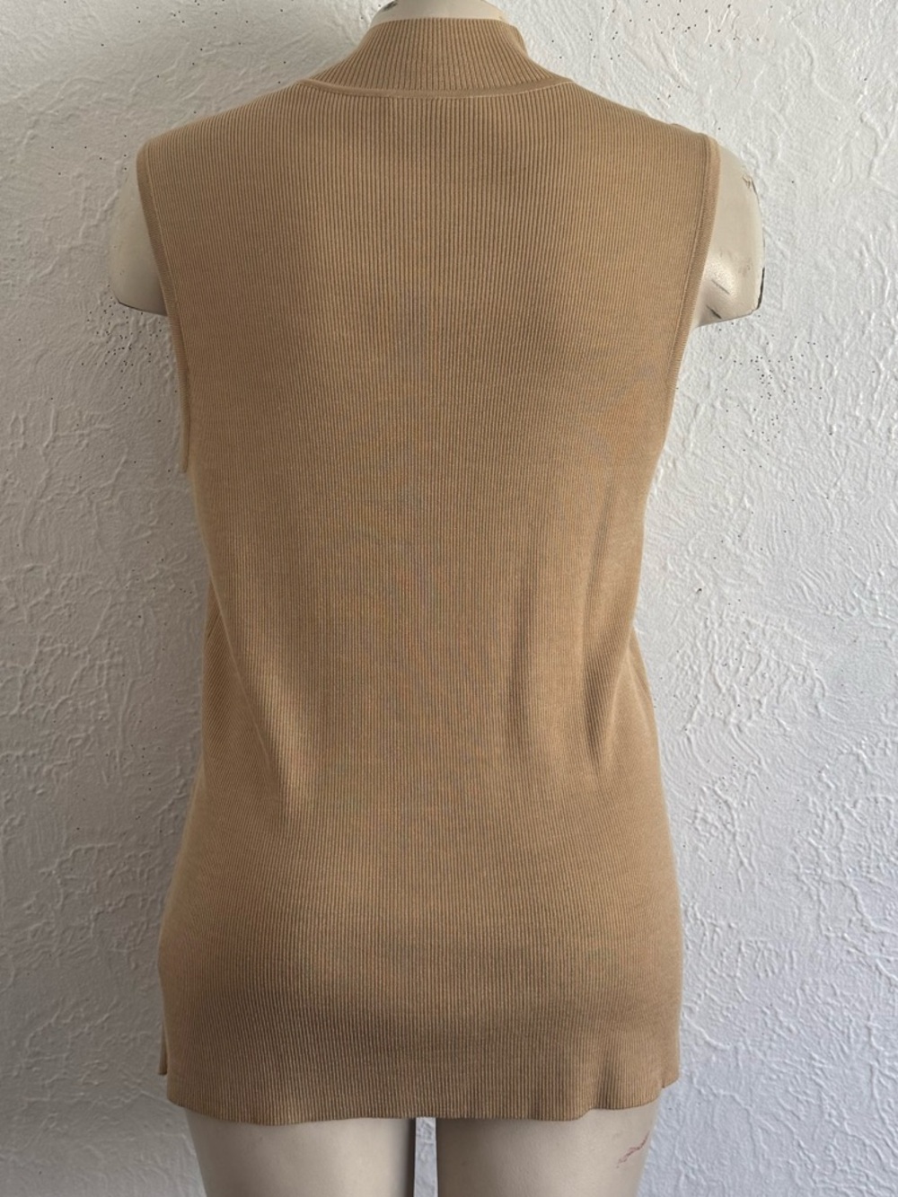 ST. JOHN WOOL BEIGE MOCKNECK SLEEVELESS SHELL SWEATER TOP SZ L - Picture 6 of 9